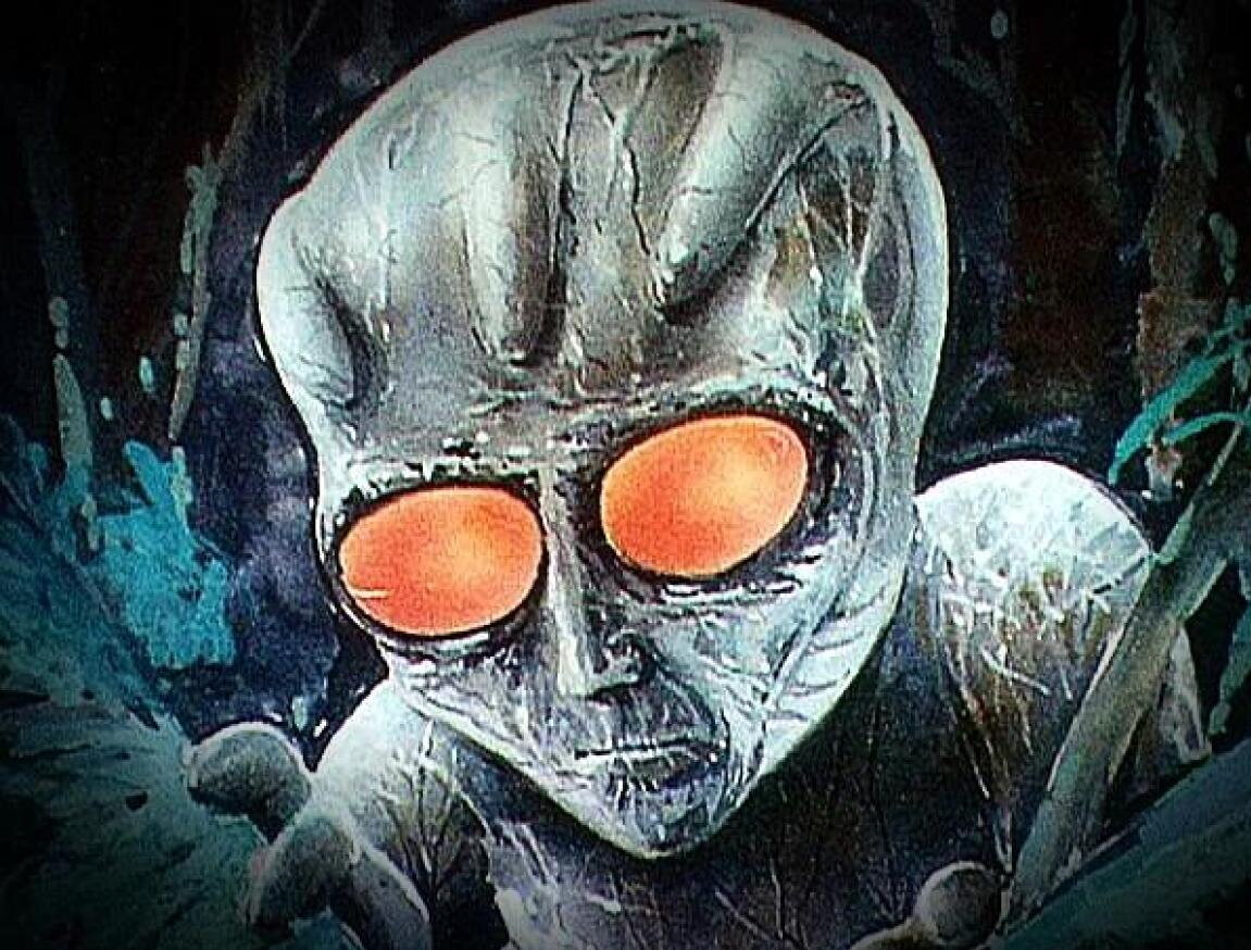 Существ описывали, как чёрных карликов с красными глазами.
Источник фото: https://x-files.site/images/news/11/45/9/amiak_3_t5.jpg