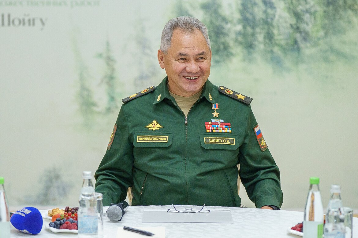 Шойгу подарил сыну майбах