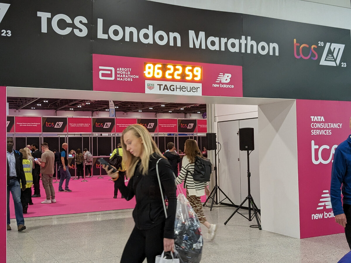 Лондон. Выставка и выдача номеров по совместительству. Фото из личного архива 