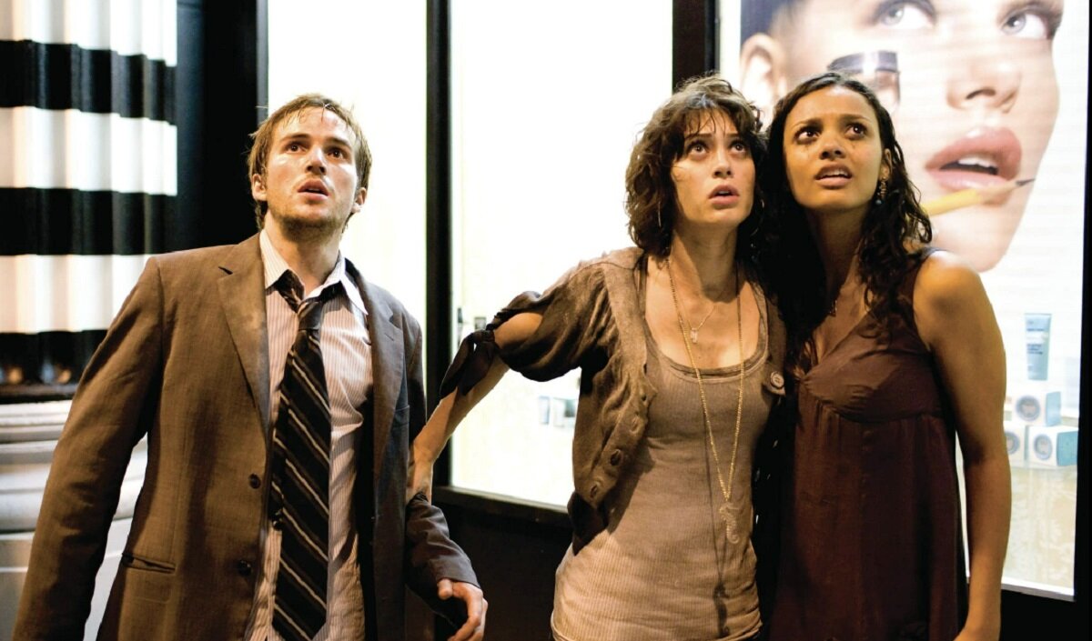 Ну такой ужас-ужас-ужас, что аж девушка с рекламного плаката возвела свои офонаревшие очи горе. 