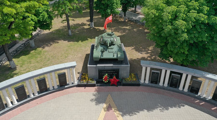 Памятник-танк Т-34 в Симферополе // Фото: Туристический портал Республики Крым, Сергей Коршунов