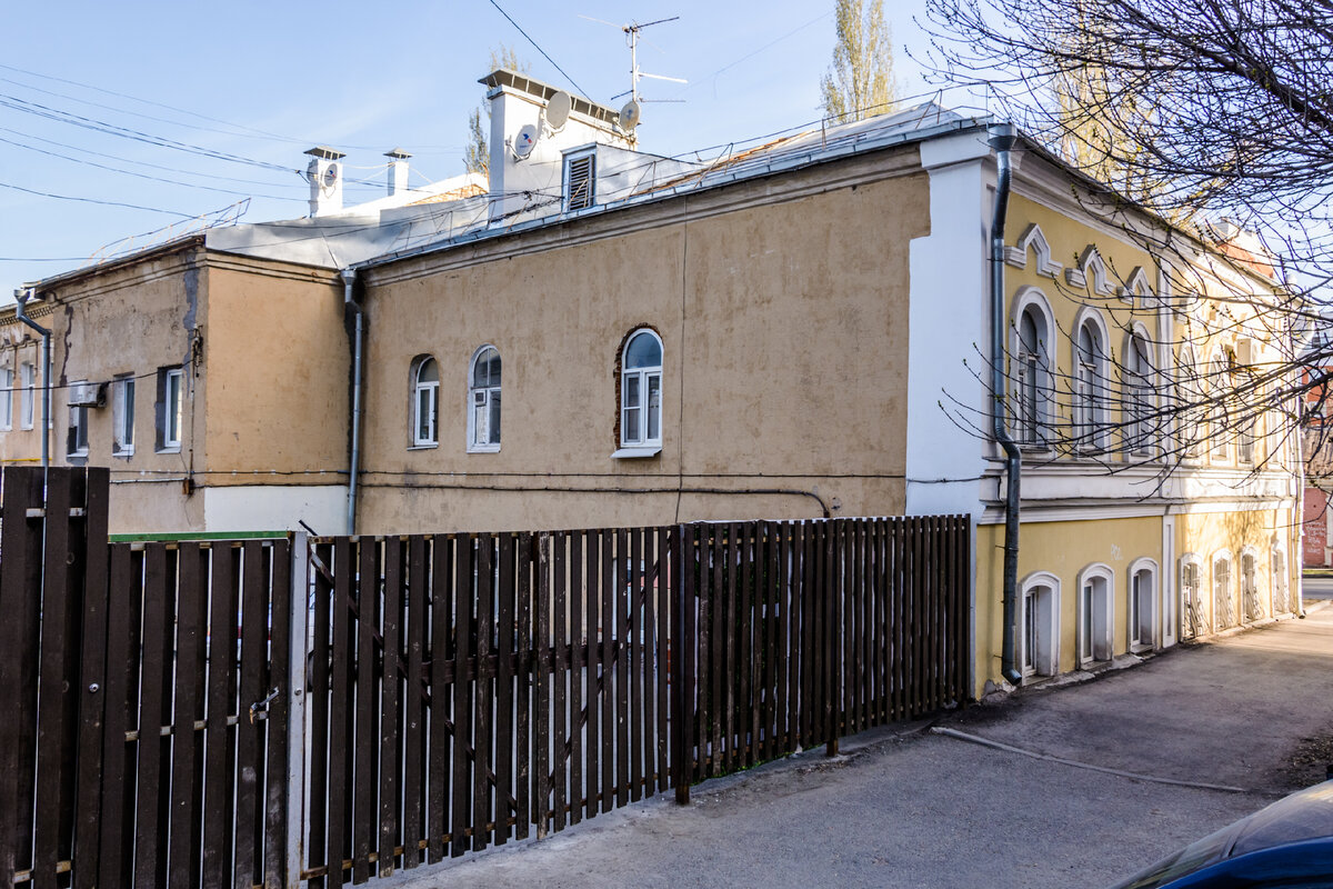 Жилой дом на усадьбе Мясниковых, вид с улицы Алексея Толстого