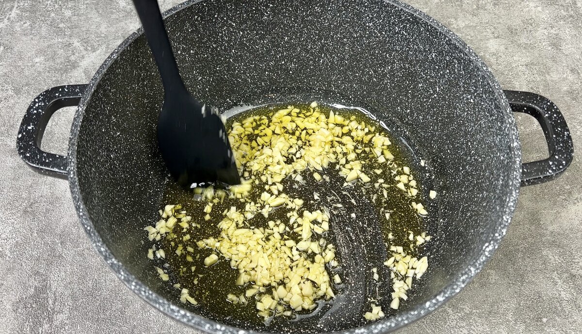 Такой соус я готовлю круглый год: простой, очень вкусный и подходит ко всему (знаменитый соус "Маринара")