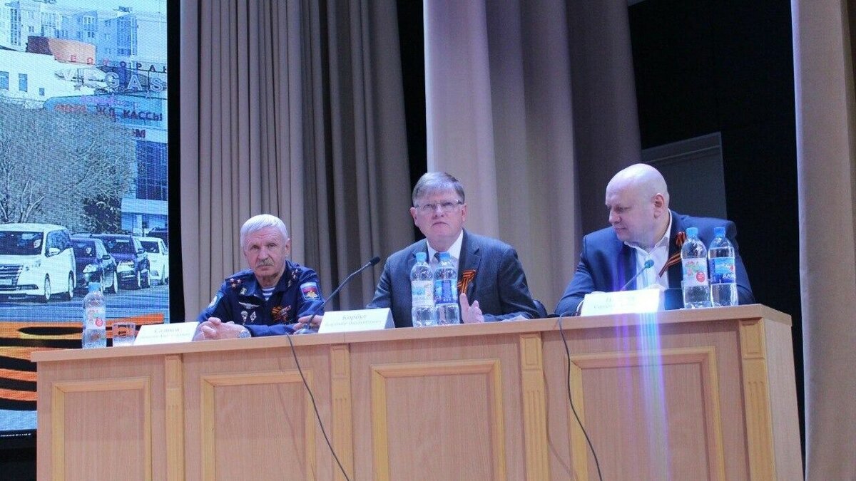     Молодежная политика в новых условиях стала темой отдельного заседания.