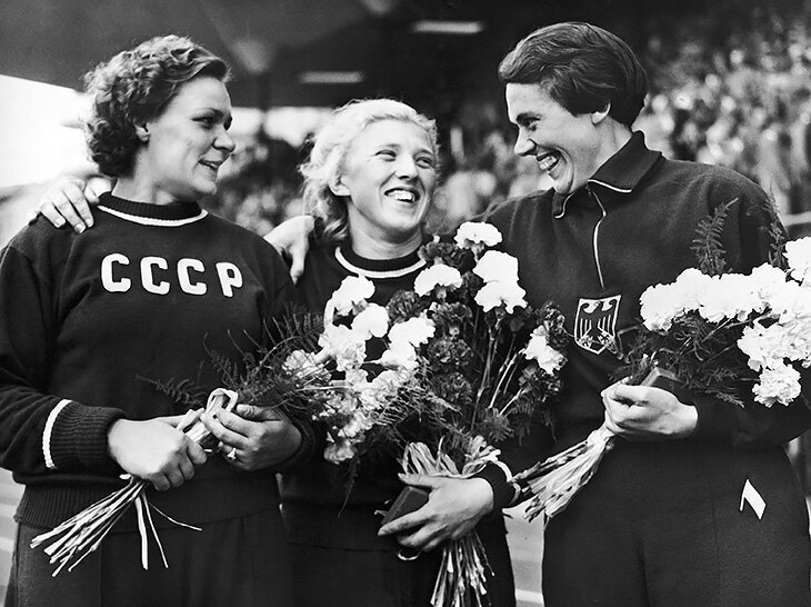 Первой олимпийской чемпионкой стала. Олимпийские игры в Хельсинки 1952 СССР.