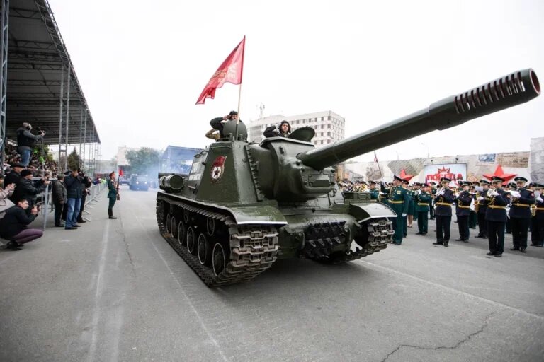    В Оренбурге на Параде Победы увеличили число военной ретро-техники Белов Михаил Александрович