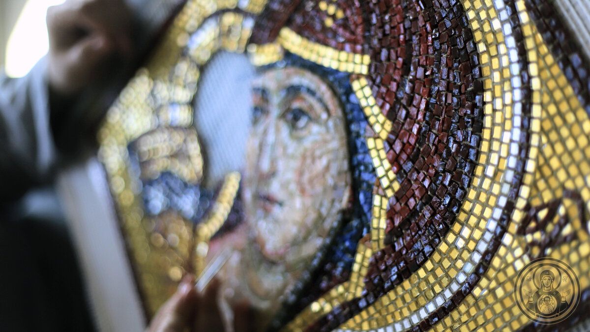 Работа над мозаичной иконой