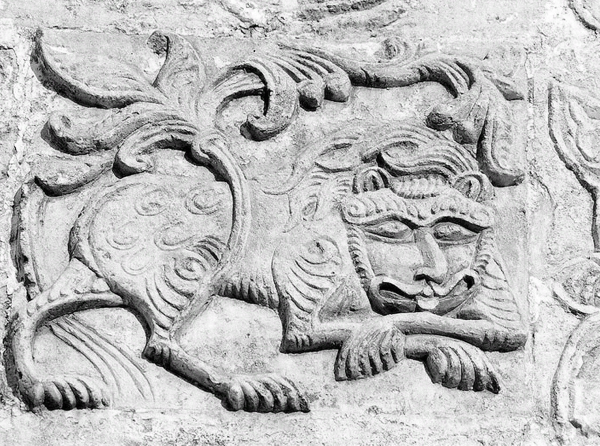 Изображение льва на стене Дмитровского собора во Владимире.