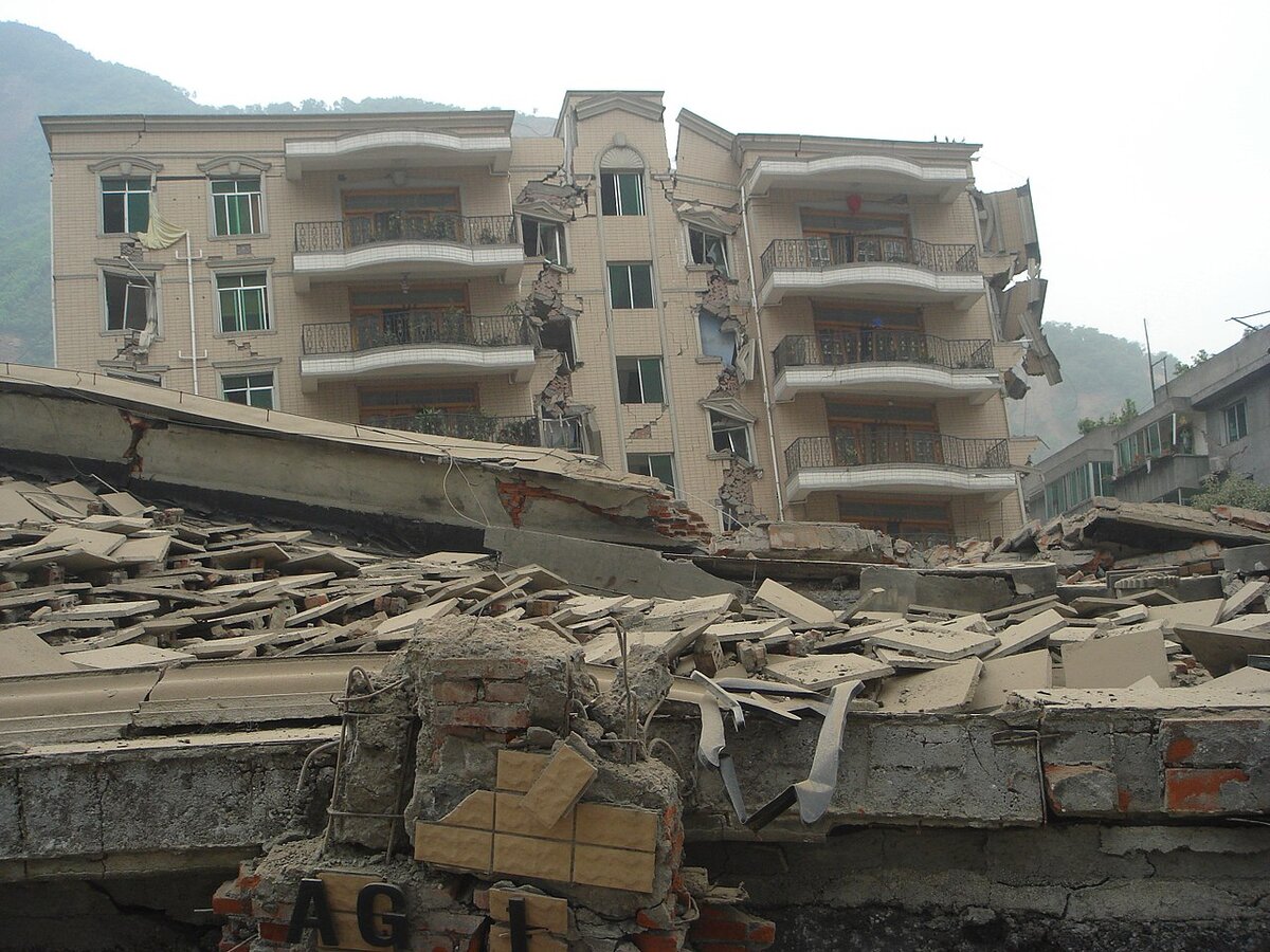 Разрушительные землетрясения. Сычуань землетрясение 2008. Землетрясение в Ашхабаде в 1948. Землетрясение в Китае 2008 Сычуань.