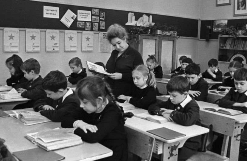      Урок в советской школе