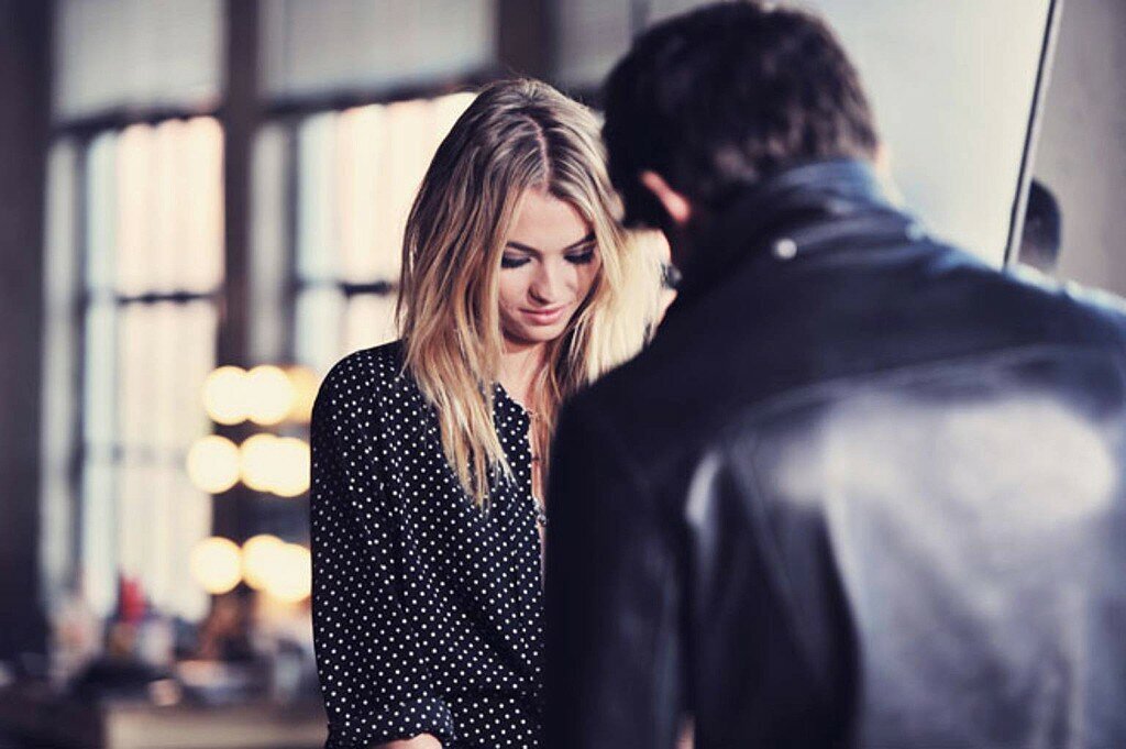 он подошел к ней