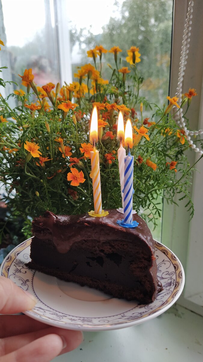 Торт вместе стряпали, вместе ели 