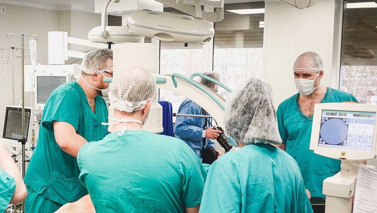     В Ижевске врачи РДКБ спасли жизнь подростку, который получил очень серьезные травмы во время ДТП.