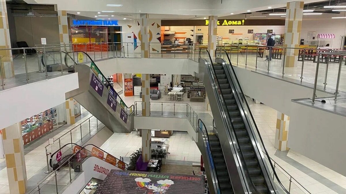     В Нижнекамске фиксируется множество торговых центров. Однако в городе плохо работают сферы предпринимательства и услуг, их нужно переформатировать. Об этом говорил глава муниципалитета Рамиль Муллин в ходе делового понедельника.