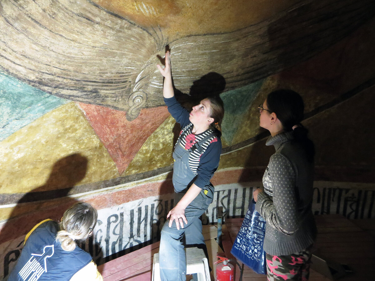 Художник-реставратор бригады имени В. Д. Сарабьянова МНРХУ Александра Гребенщикова определяет следующую точку анализа