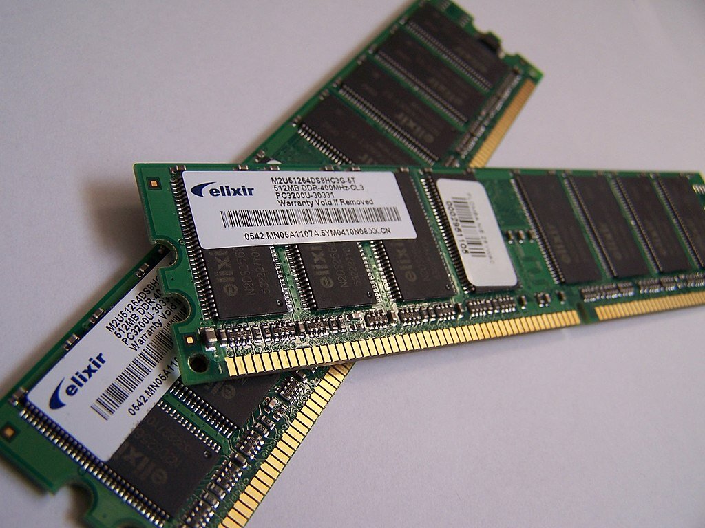    Полноформатный модуль оперативной памяти DDR3 wikipedia.org