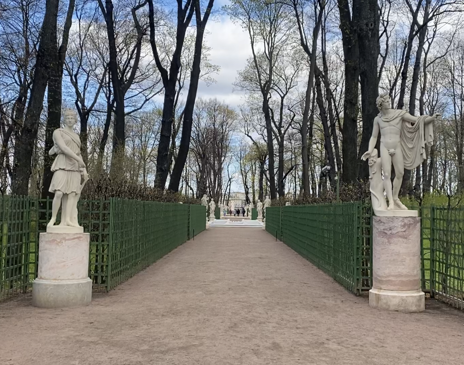 Аполлон и Диана. Фото автора.