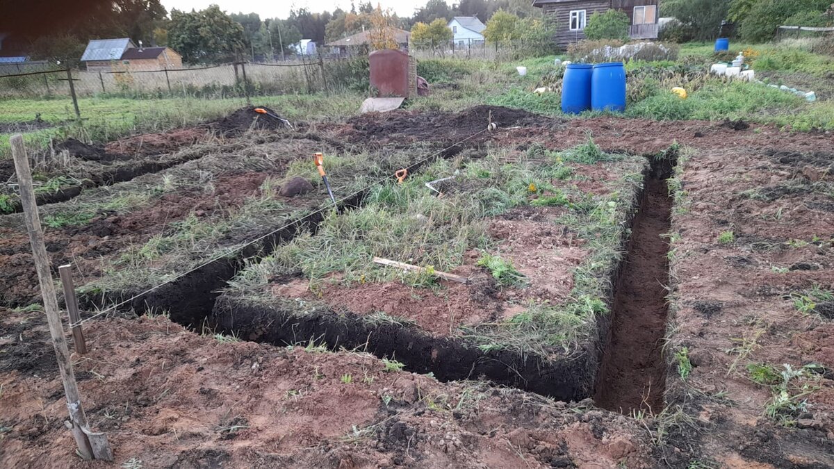 "Ты помнишь, как всё начиналось... Как строили баню..."  (Машина времени)