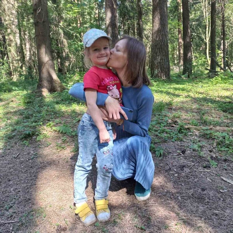 Именно дочка научила меня волшебным обнимашкам