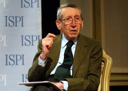    Итальянский историк Серджо Романо: «НАТО служит США. Не нам»
