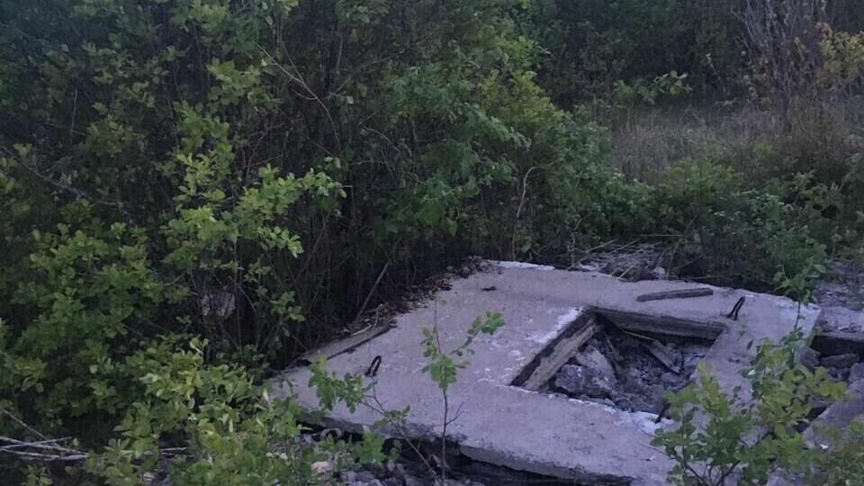     В Татарстане бетонная плита упала на 14-летнего подростка. Об этом сообщил старший помощник прокурора РТ по взаимодействию со СМИ Руслан Галиев.