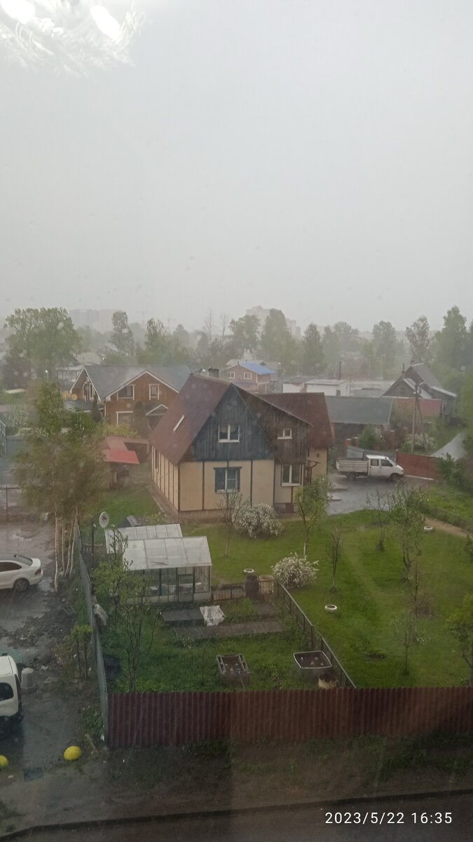 Так всё выглядело из окна квартиры