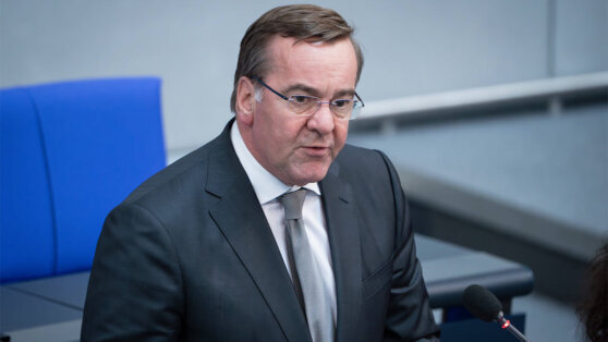    Глава Минобороны ФРГ предрек Украине стремительный конец при остановке поставок оружия Иван Обухов