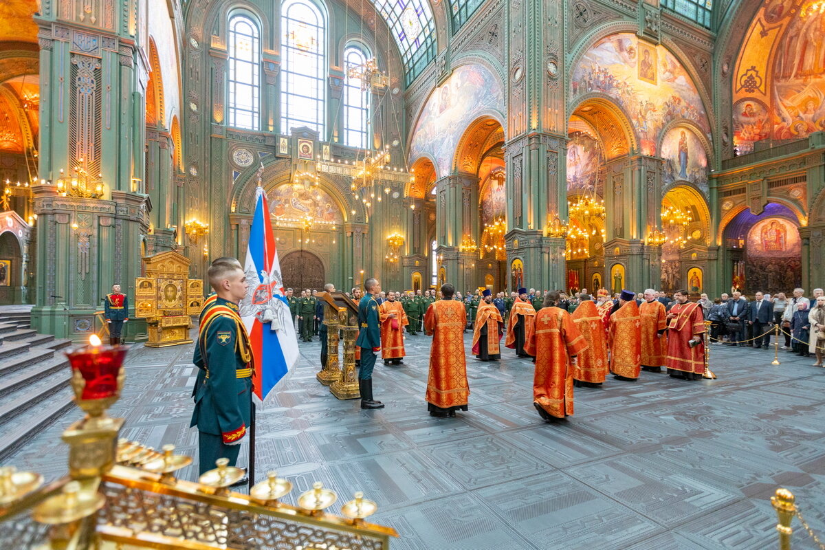 Молебен в храме Вооруженных с л