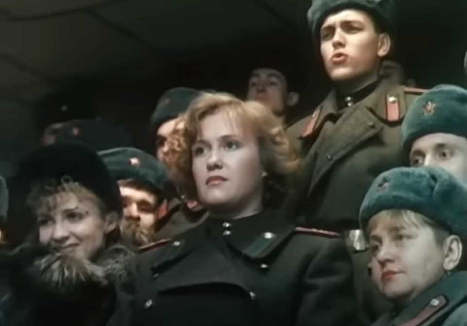 Люба (Ирина Розанова), кадр из фильма "Анкор, еще анкор" (1992)