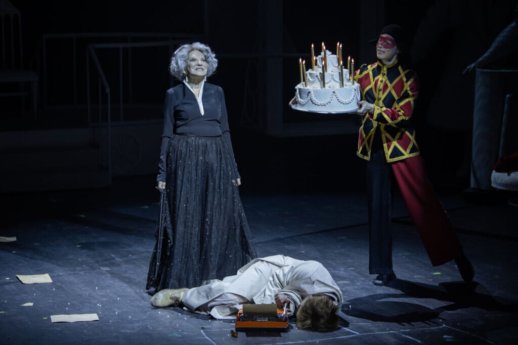 симоновская сцена театра вахтангова. валенсианская вдова (пьеса). обратная сторона медали спектакль театр вахтангова. театр вахтангова фото из зала. театр вахтангова март 2024.