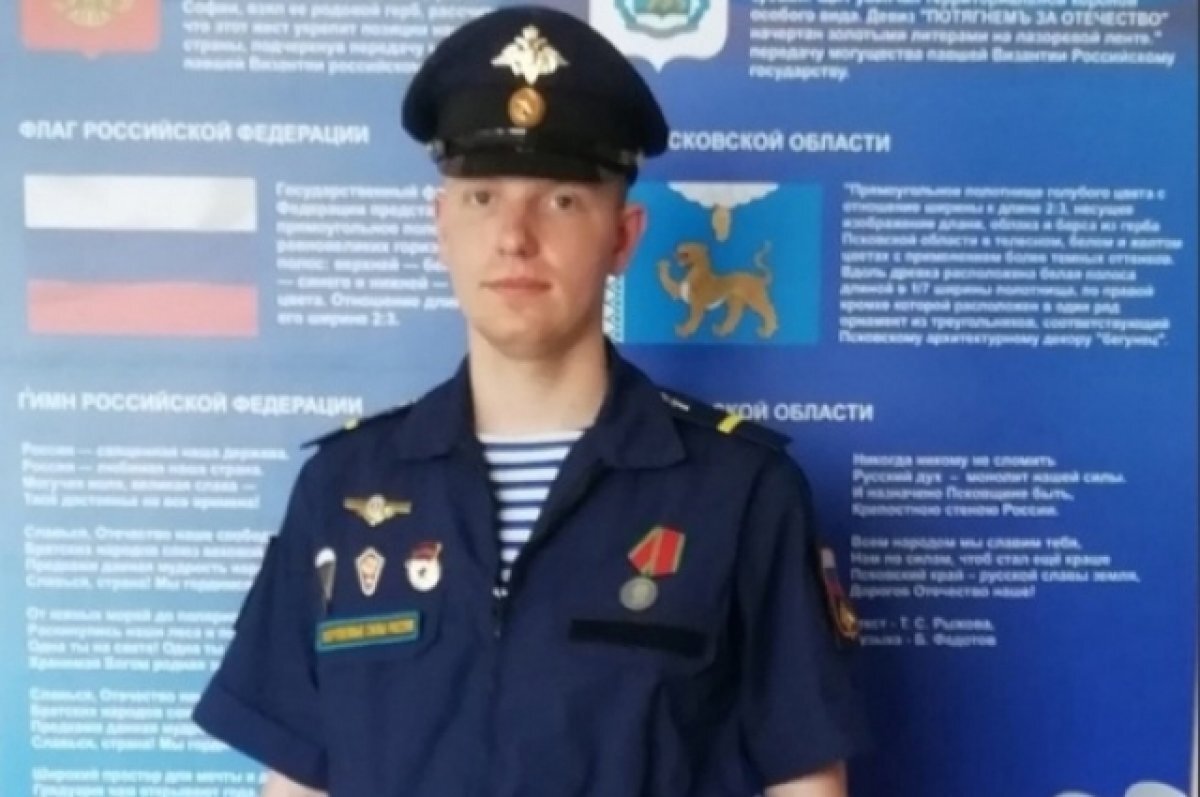    Медика псковской военной части наградили медалью Суворова