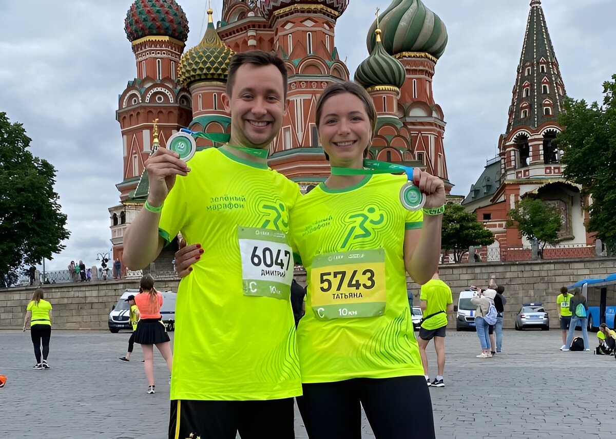 Сотрудники «СТК» Дмитрий и Татьяна после забега на 10 км