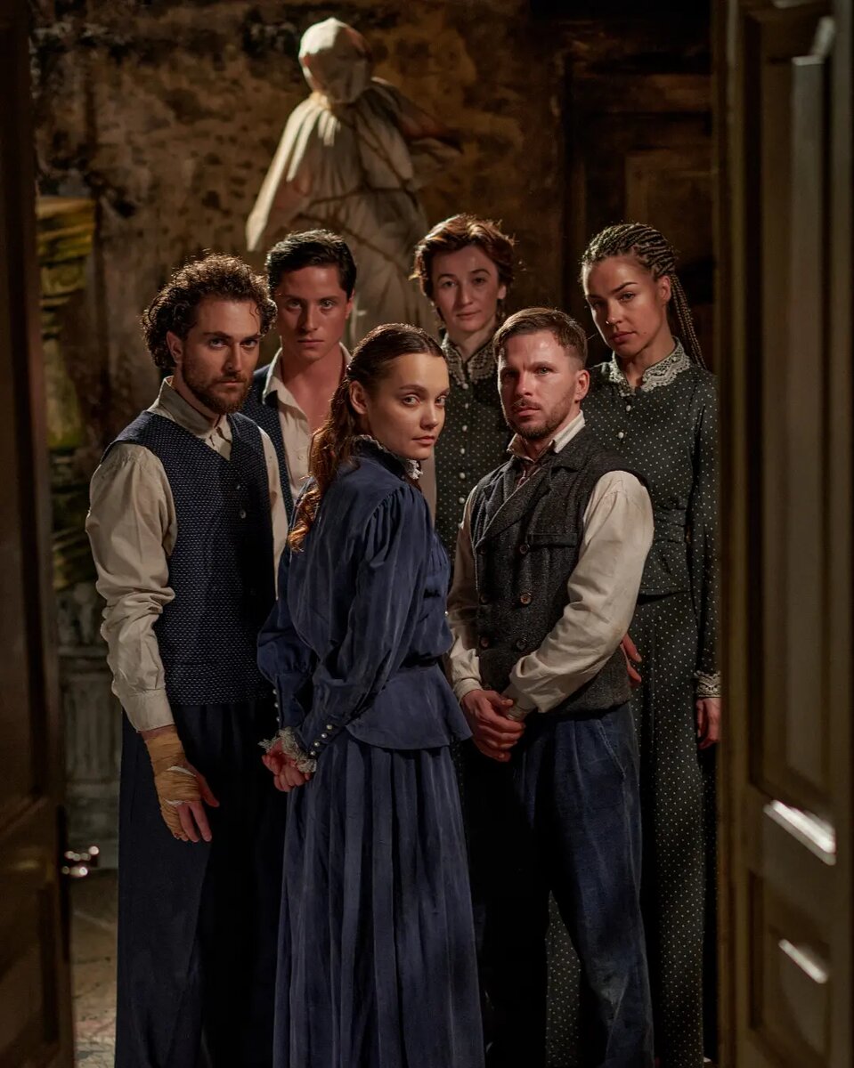 Актёры спектакля "Вернувшиеся"