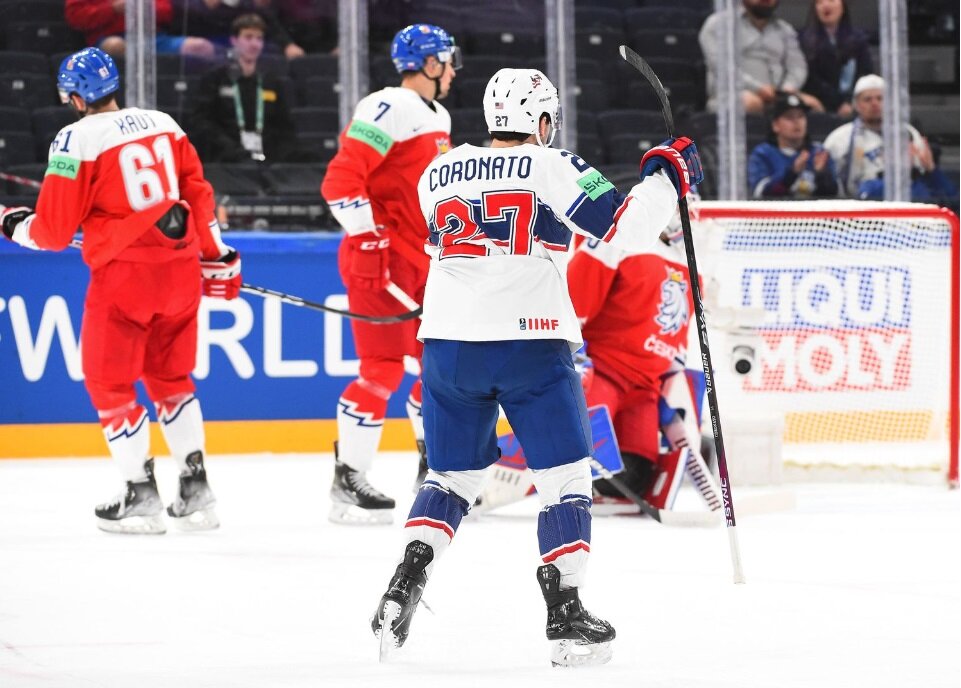 США – Чехия. Мэтт Коронато (№27) празднует первый гол в ворота сборной Чехии. Взято из открытого источника Яндекс.Картинки