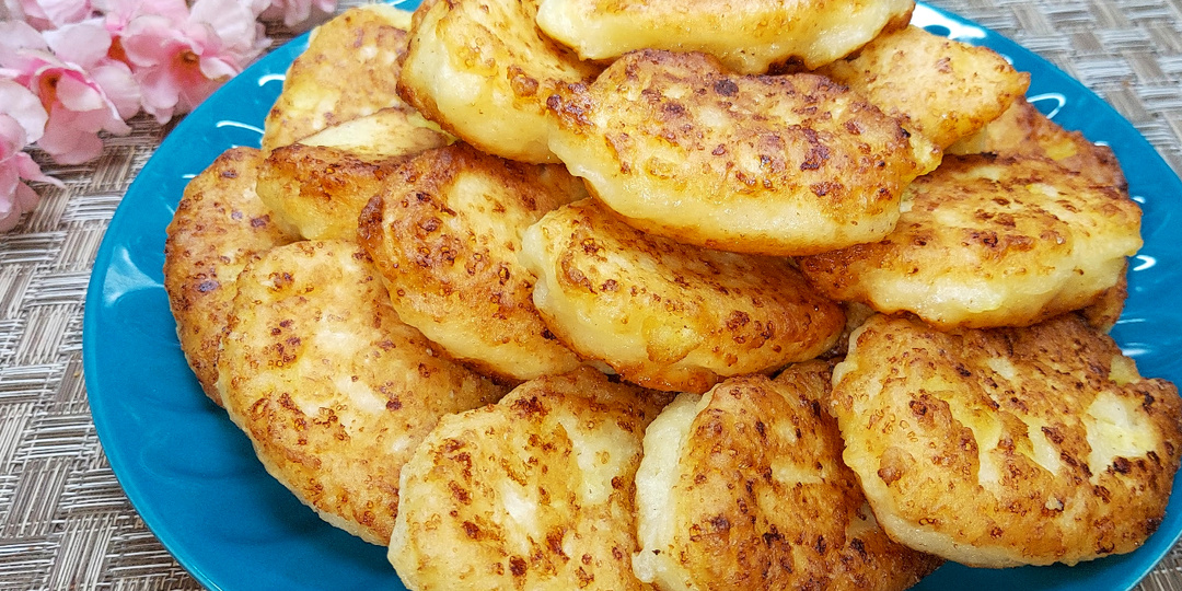 Если дома есть творог готовлю на завтрак эту вкуснятину вместо сырников. Проще и быстрее! Дети их обожают!