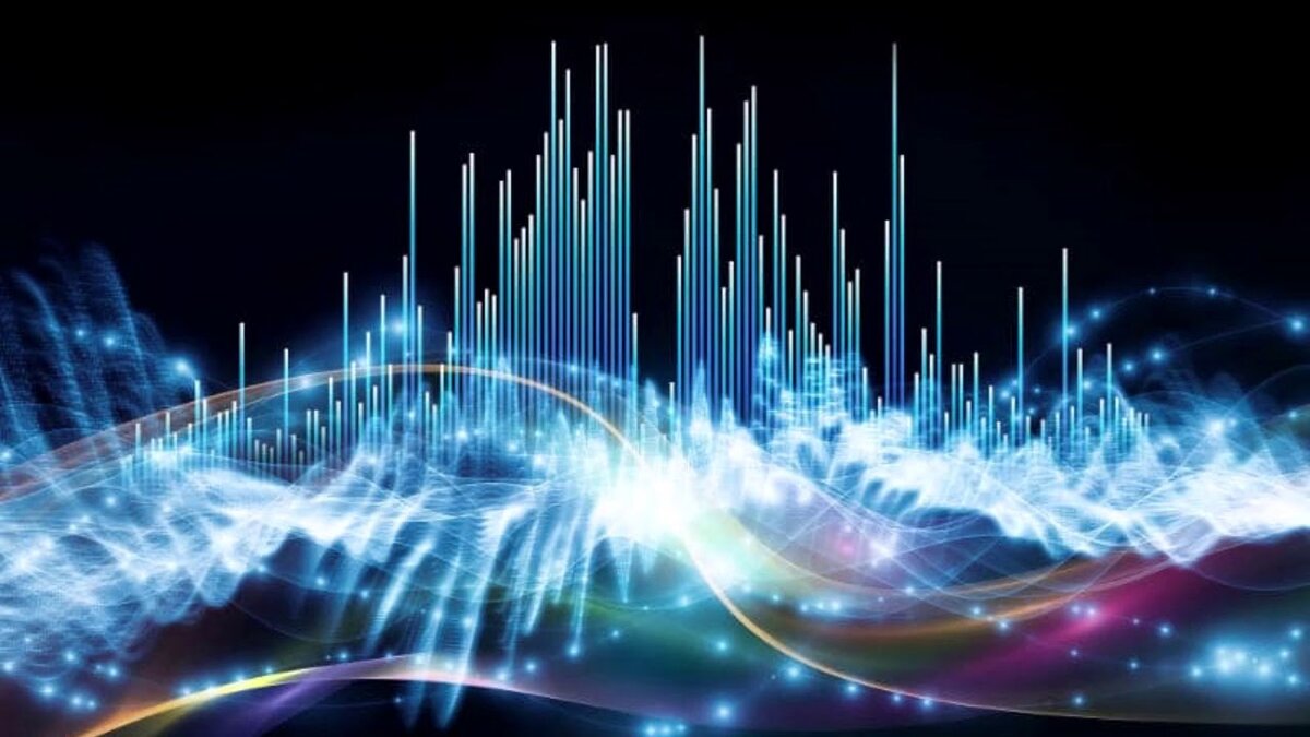 Визуализация музыки - это процесс создания графического отображения звуковых волн для облегчения восприятия музыки визуально. Она может быть использована как в рамках научных исследований, так и в промышленных целях - например, для создания визуальных эффектов на концертах, фестивалях и в видеоинсталляциях.

Существует несколько способов визуализации музыки: от простых визуальных равномерных графиков до сложных алгоритмических преобразований, которые создают уникальные геометрические паттерны и цветовые эффекты.

