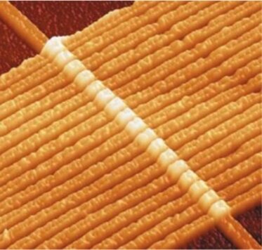 Кремниевая подложка с 17-ю мемристорами