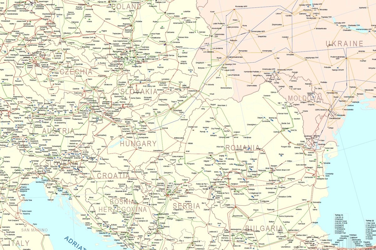 Выкопировка схемы с сайта ENSTO-E. Синие линии – ВЛ 750 кВ, красные – 400 кВ, жёлтые – 330 кВ, зелёные – 220 кВ