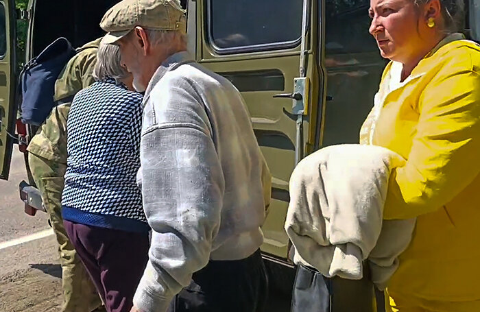    Белгородская область. Шебекино. Люди во время эвакуации волонтерской группой команды Петра Толстого.Богдан Соболев/ТАСС