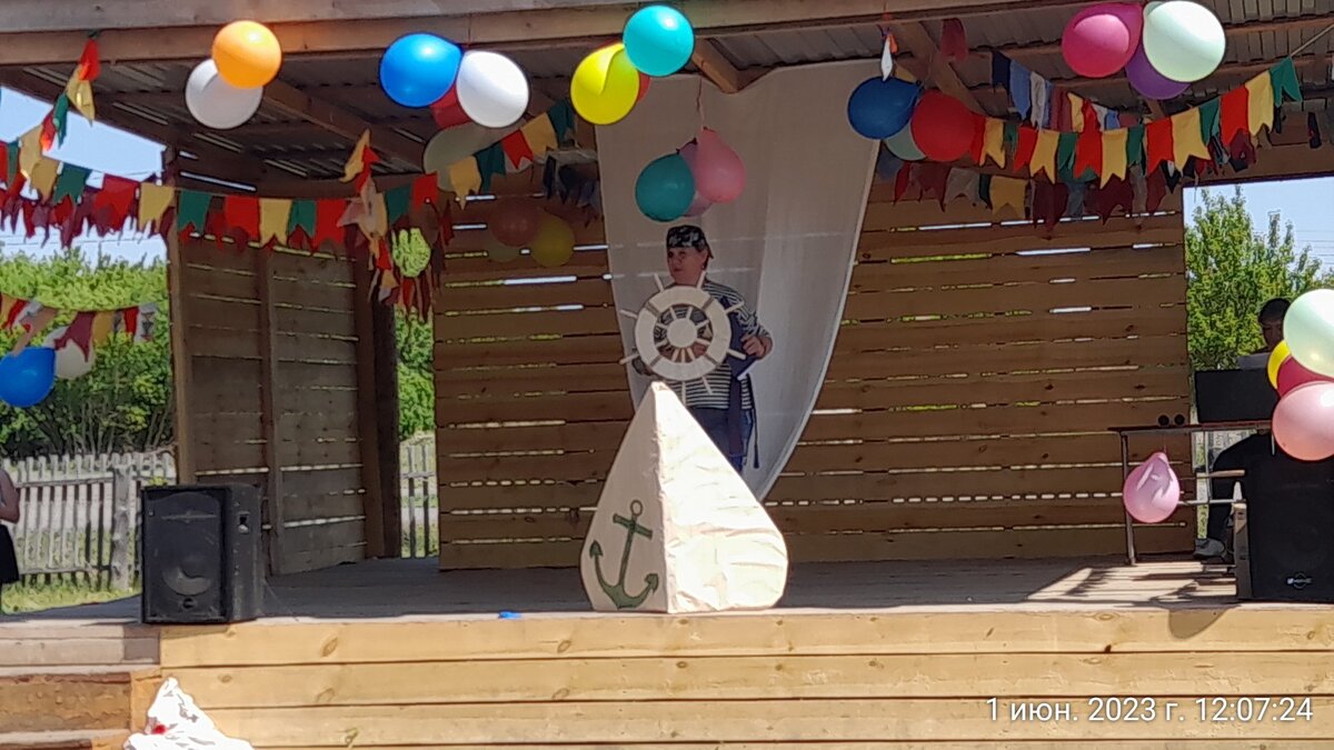 капитан корабля на боевом посту