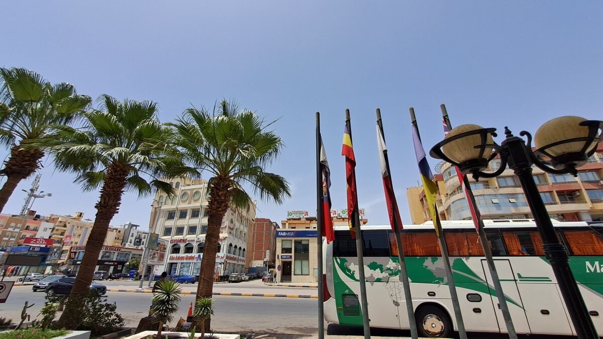 Хургада, полдень. Мои фото для статьи на Дзен "Как спасаться от жары". 