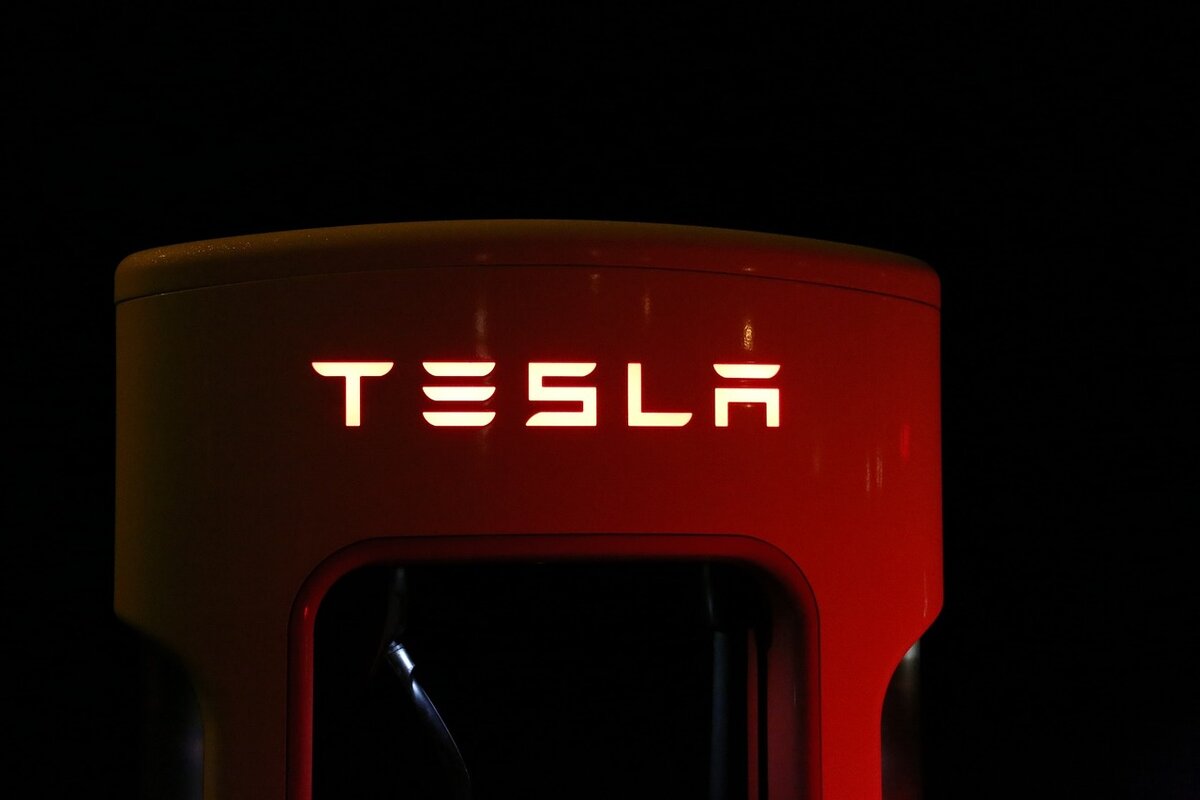Станция для аккумуляторов Tesla