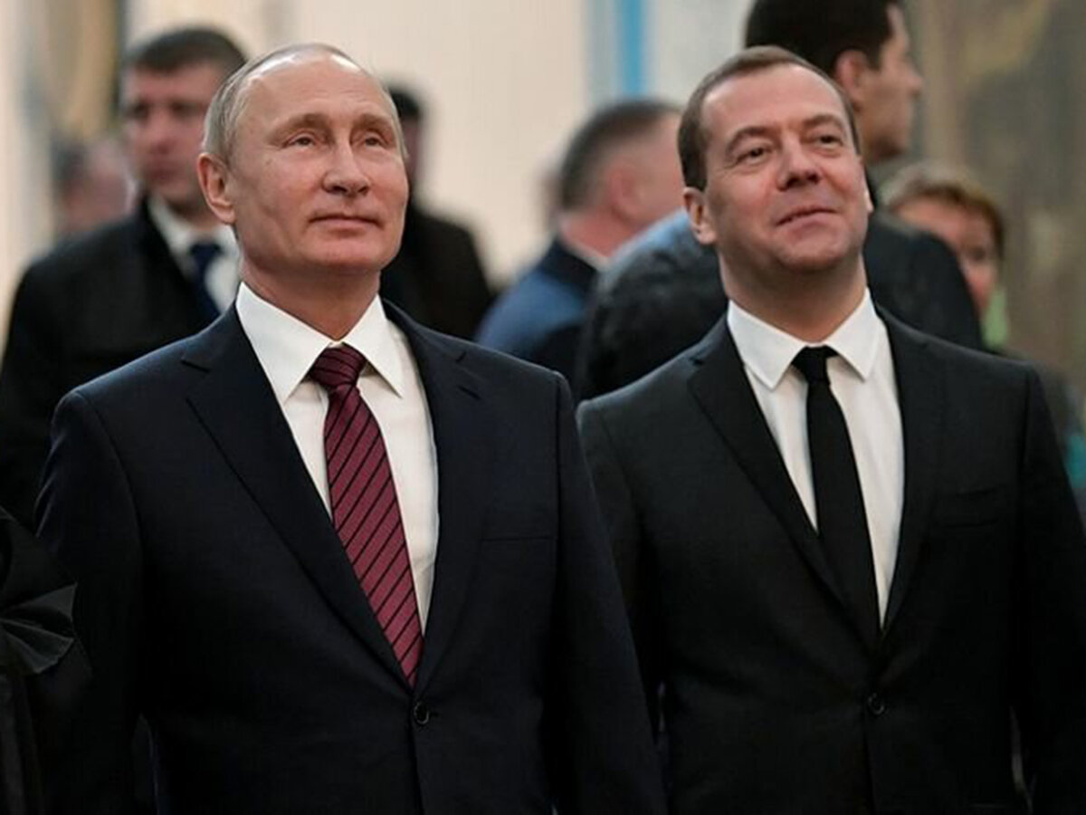 Из открытых источников в интернете. В.Путин и Д.Медведев.