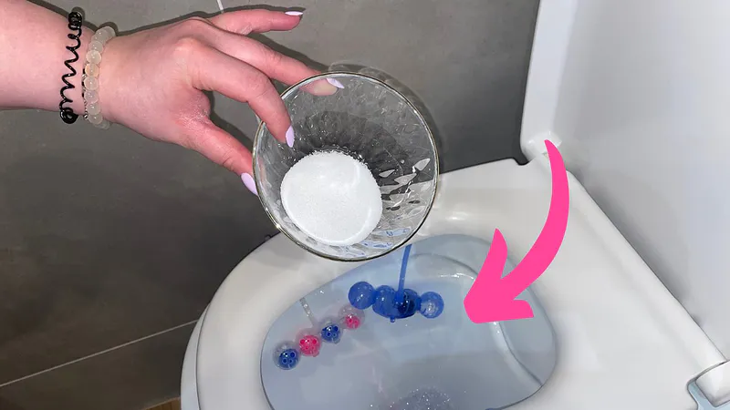 Nicht nur Kalkablagerungen können Sie vom Toilettengang abhalten, sondern auch der Geruch. Lufterfrischer sind nicht die beste Option, da sie ein starkes chemisches Aroma haben und nicht für jeden geeignet sind.-3