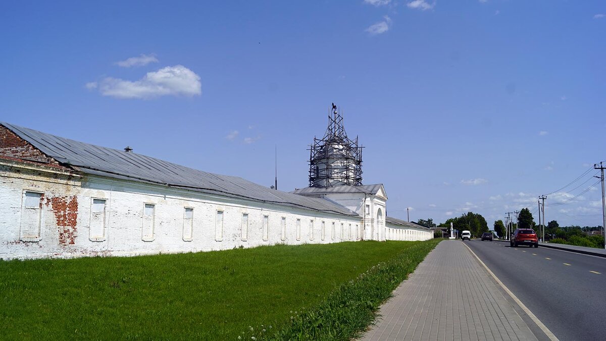 Корпуса конезавода и башенку реставрируют.