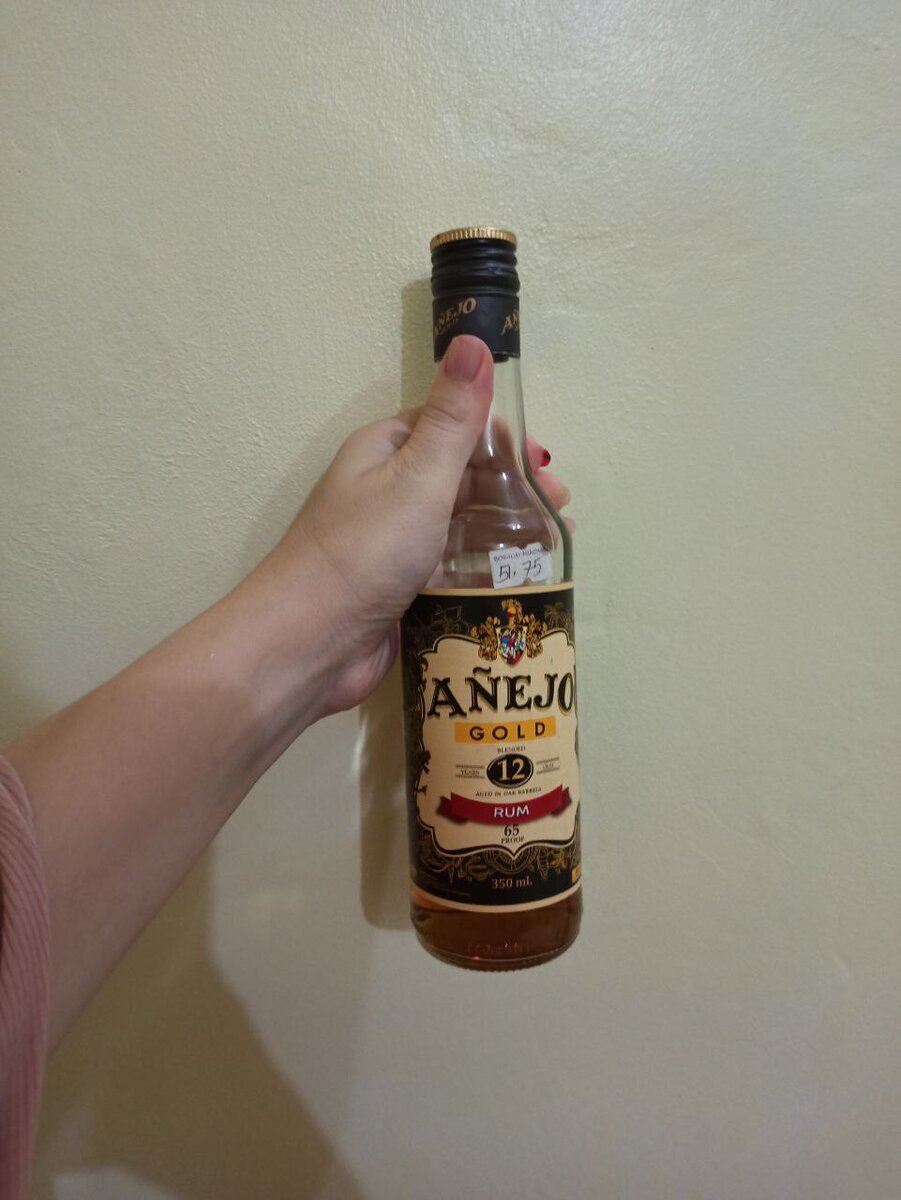 В итоге мы покупали ром немного дороже, но и вкуснее, с ароматизаторами специй. В чатах рекомендуют Дон Папа, но нам хватало и простого из 7-Eleven