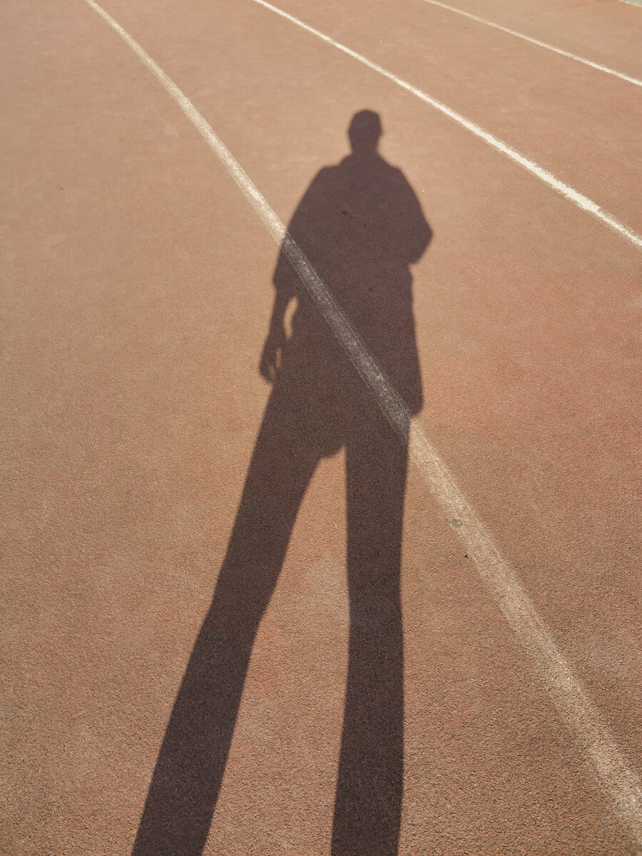 Это я кстати на стадиончик даже ходила на днях, тренироваться 🙂. На меня это не похоже. Я там обычно бываю с детьми, за компанию. 