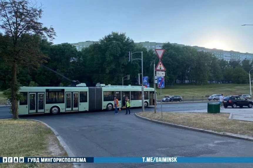 Не уступил дорогу автомобилю движущемуся по главной и совершил дтп