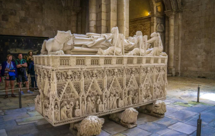 гробница Педро I (фото михаила шварца из обещственного доступа) 