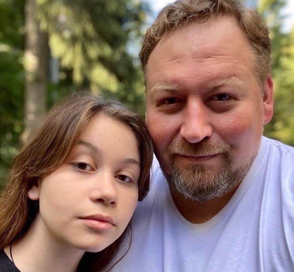 Устинья, 16-летняя дочь Кристины Бабушкиной, начала карьеру в кино ...
